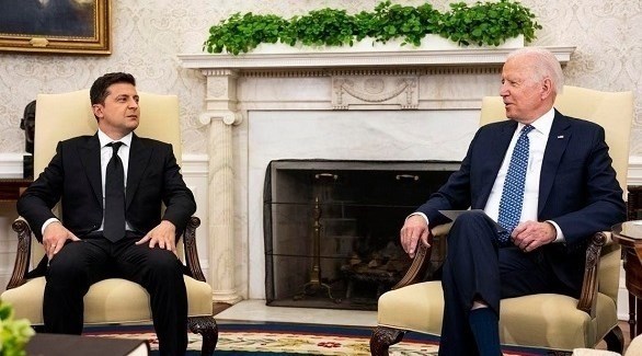 زيلينسكي يدعو بايدن إلى زيارة أوكرانيا