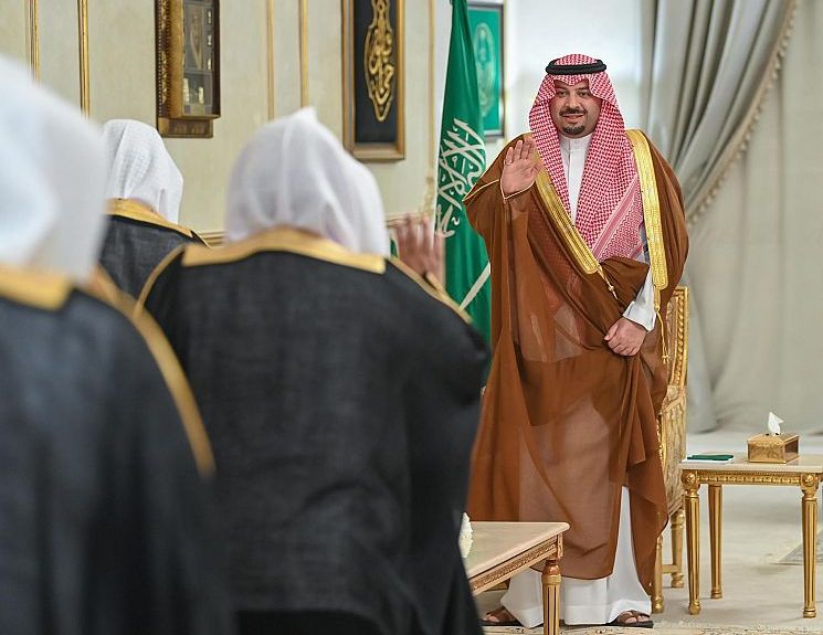 تدشين حملة اعتزاز