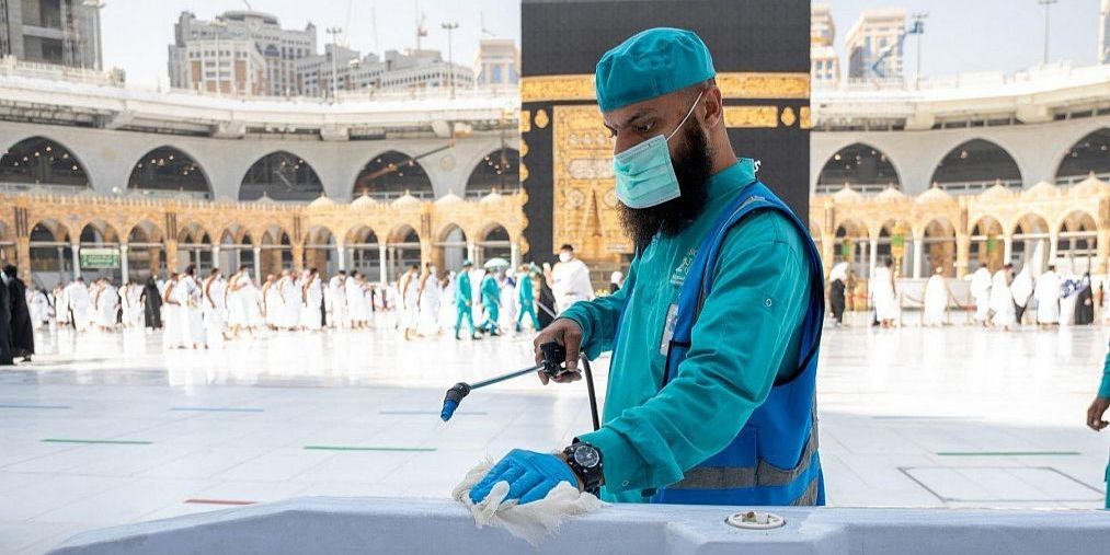 تعقيم المسجد الحرام