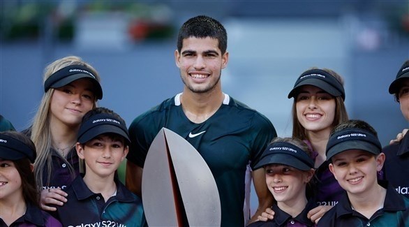 ألكاراز يهزم زفيريف ليتوج بلقب مدريد المفتوحة