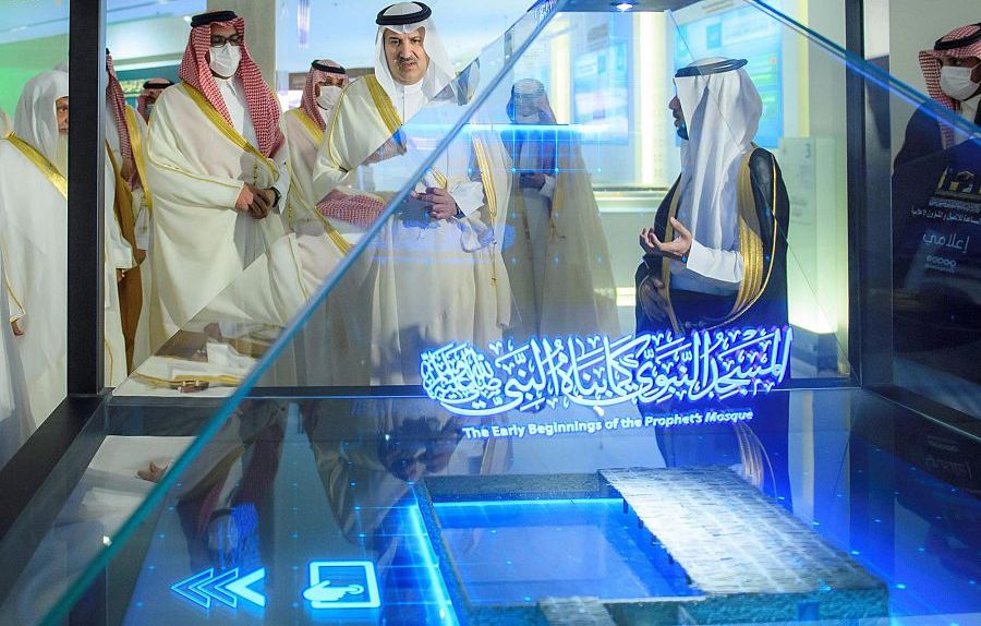 أمير المدينة يفتتح معرض عمارة المسجد النبوي