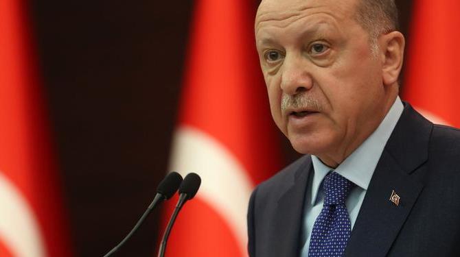 آلاف الاتراك يثورون ضد أردوغان