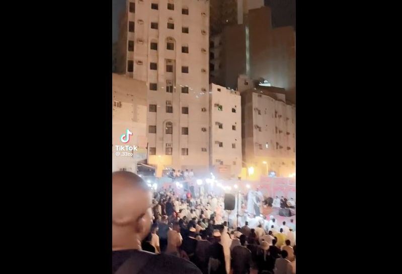 بالفيديو.. حفل صاخب بجوار الحرم يثير جدلاً في السعودية