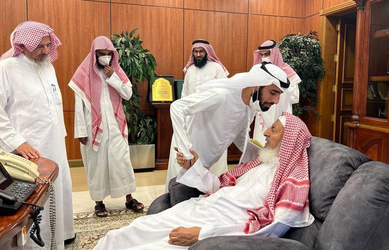 سماحة المفتي يستقبل طلابًا من الإمارات والبحرين