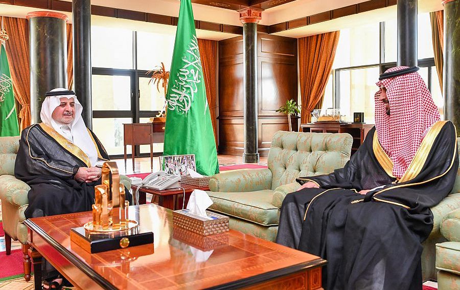 أمير تبوك يشيد بجهود هيئة حقوق الإنسان