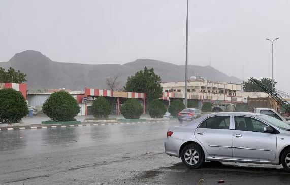 هطول أمطار غزيرة على منطقة عسير