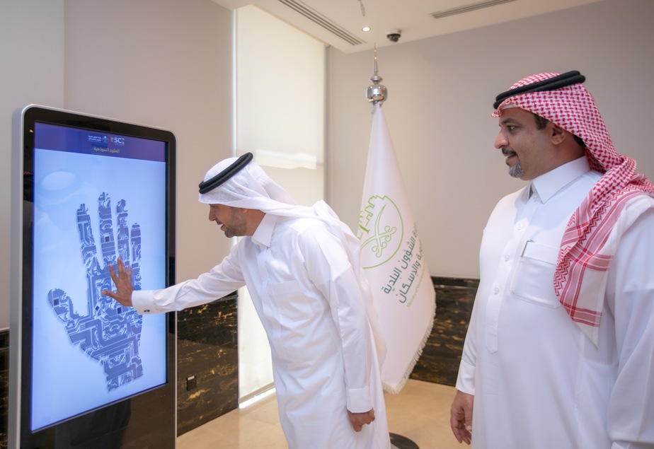 الحقيل يدشن العقود النموذجية لخدمة القطاع الهندسي