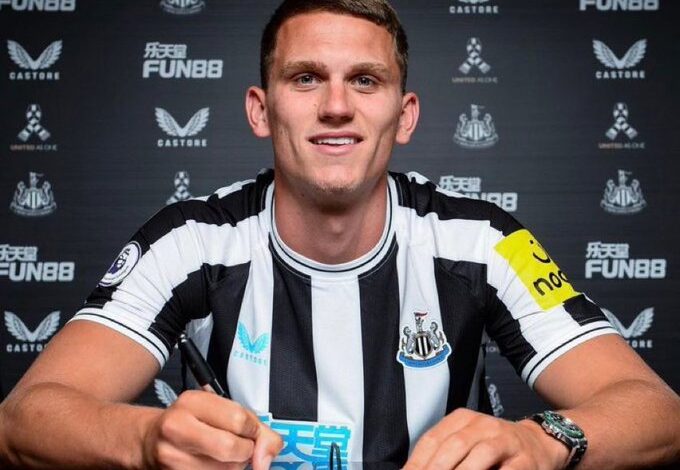 مدافع نيوكاسل الجديد سفين بوتمان