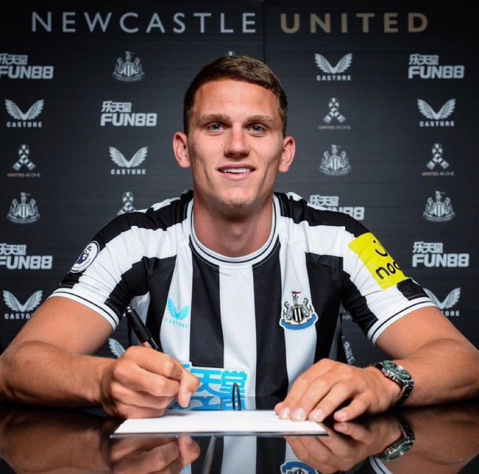 مدافع نيوكاسل الجديد سفين بوتمان