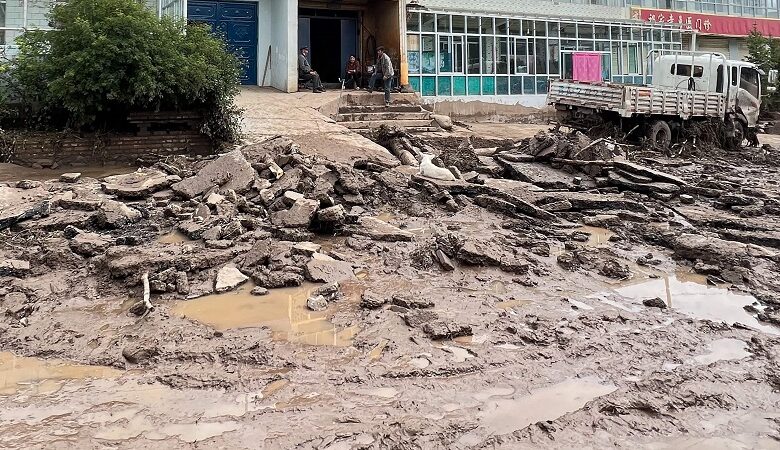 فيضانات وانهيارات أرضية في الصين