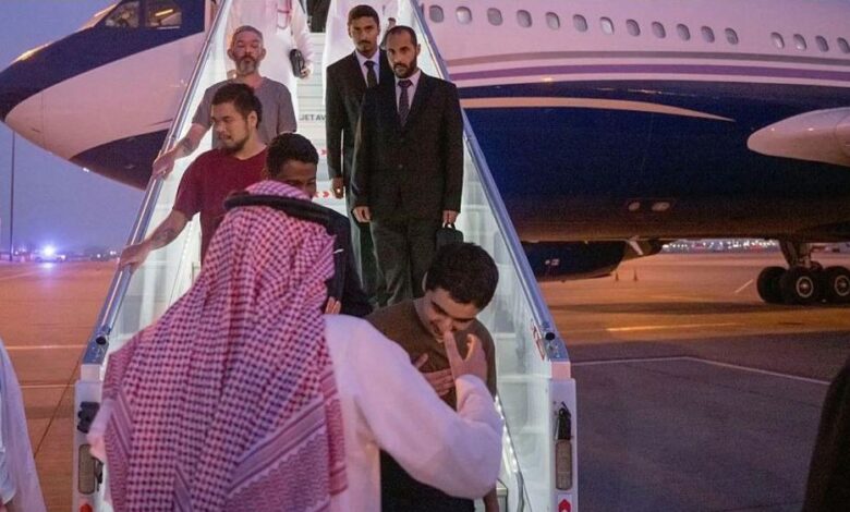المفرج عنهم وصلوا عبر طائرة إلى السعودية