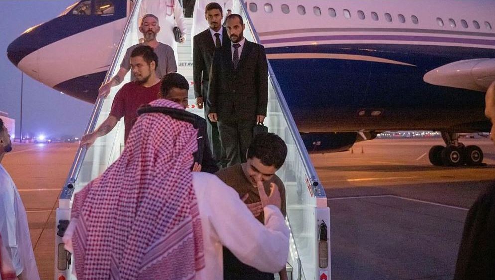 المفرج عنهم وصلوا عبر طائرة إلى السعودية