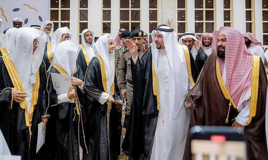 أمير القصيم وحفظة كتاب الله بالبكيرية