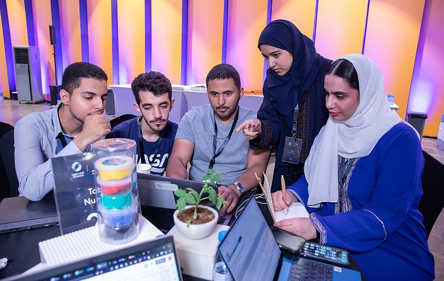 فرق سعودية في هاكاثون أوكساچون