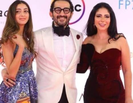 مني زكي وزوجها