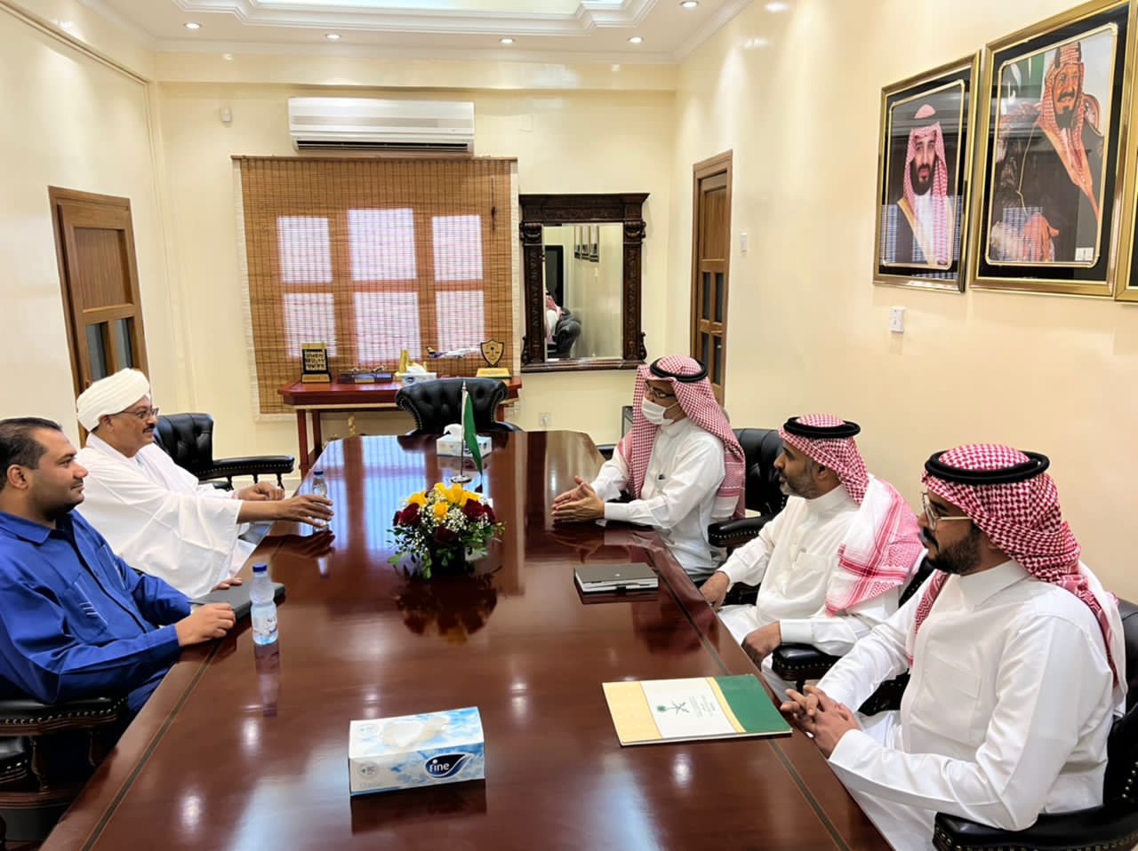 لقاء السفير ومبارك الفاضل