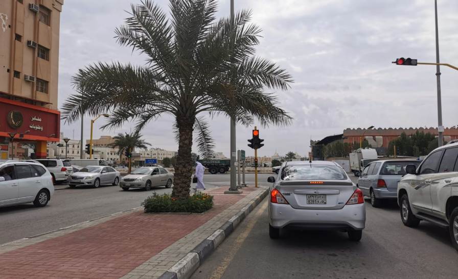 طريق الملك عبد العزيز بمحافظة القطيف