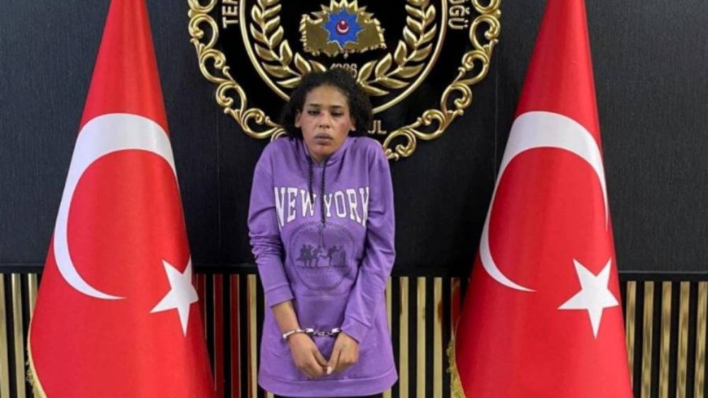 امرأة سورية تدعى أحلام البشير