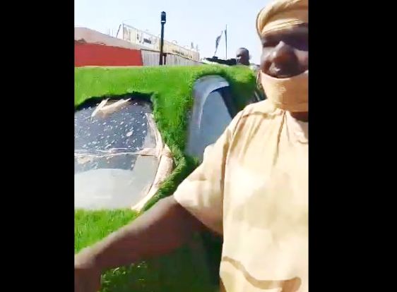 المليشيات تستخدم النجيل الصناعي لحمايتها