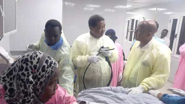 اجراء اول عملية منظار جانبي