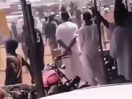 لحظة ضبط سيارات الدعم السريع