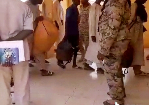 لحظة القبض على أفراد الدعم السريع