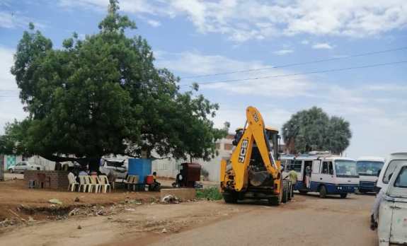 فتح مصارف المياه بالجزيرة