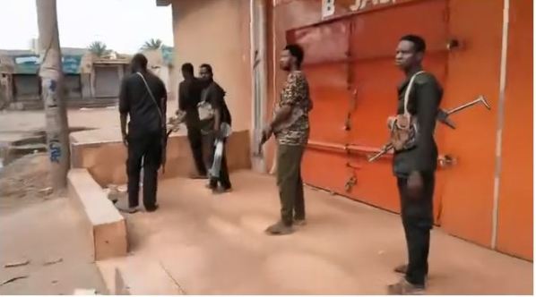 الجيش في بيت المال وابوروف