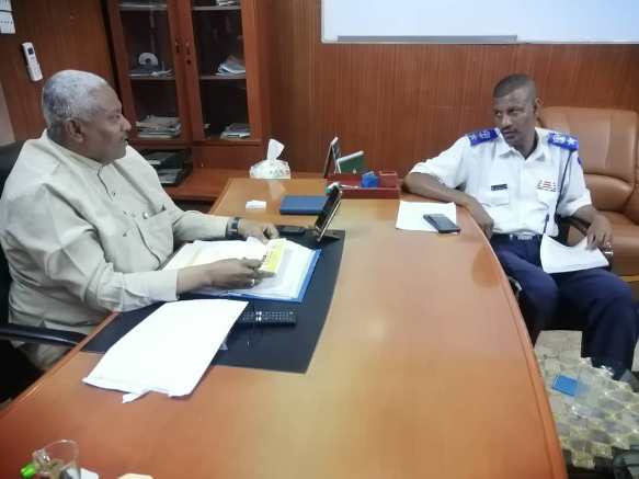 وزير البني التحتية مع المقدم حاتم عبد الغفار