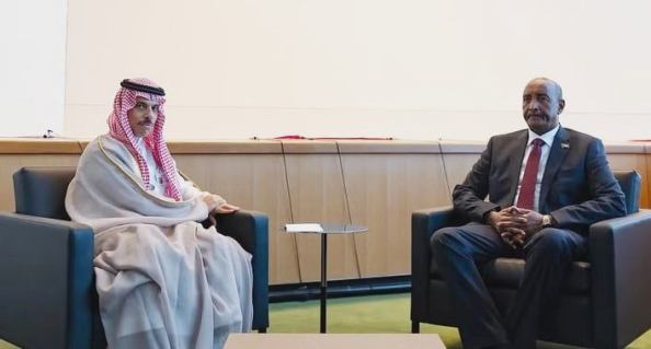 الأمير فيصل بن فرحان يلتقي البرهان