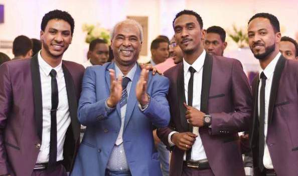 صورة الشهيد مع أبناءه