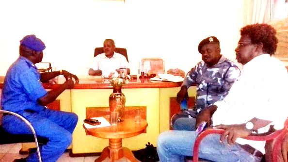 اجتماع الشرطة المجتمعية مع وزير الاعلام