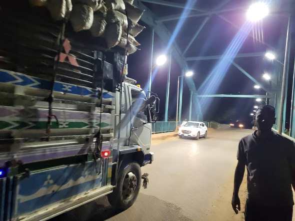 إنارة الكبـاري بالجزيرة