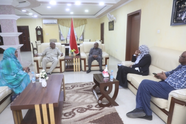 والي القضارف ورئيس المتحف الحربي